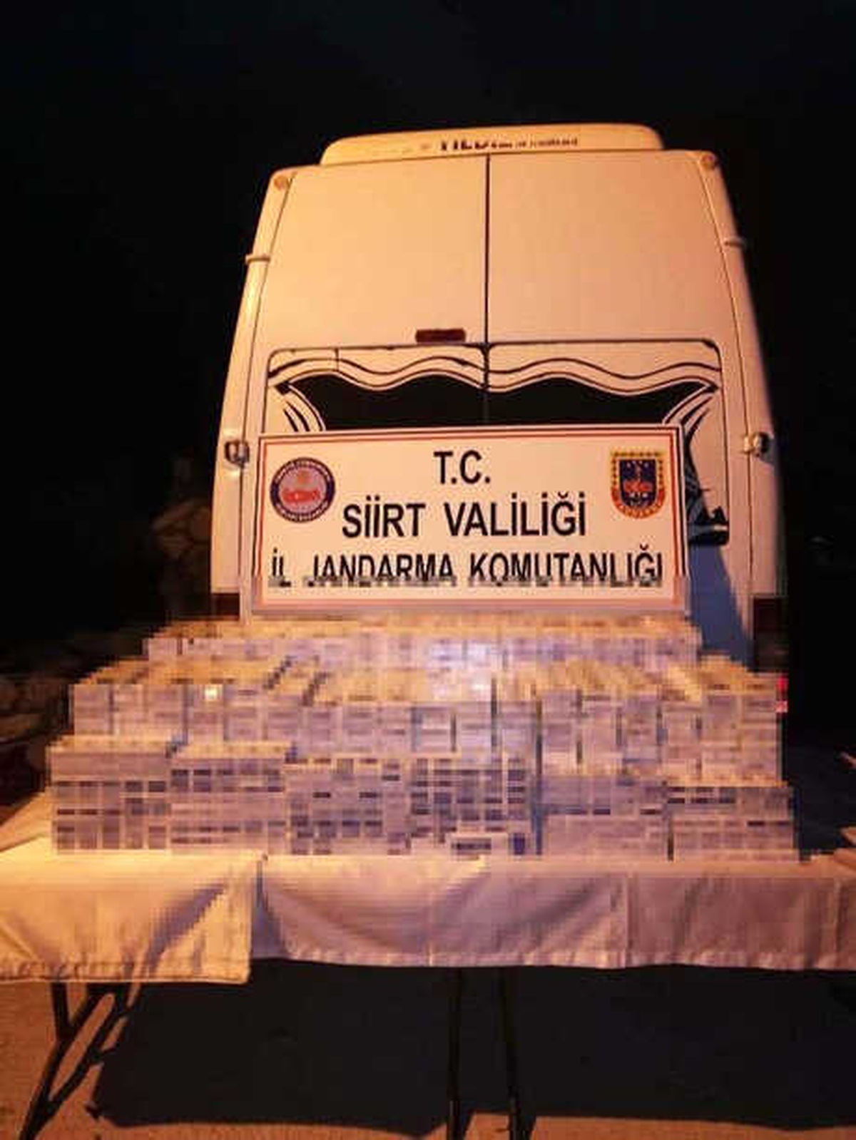 Siirt\'te Minibüsteki Kaçak Sigaraya 2 Gözaltı