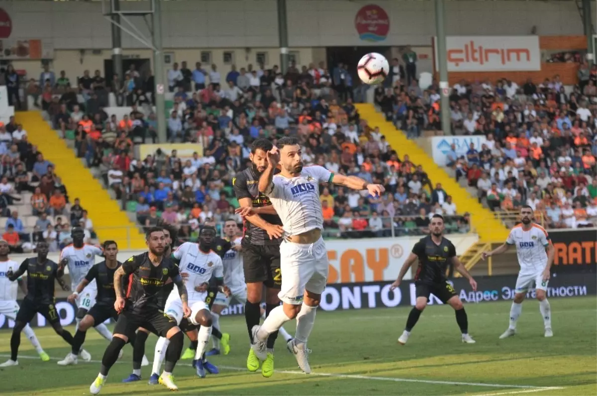 Spor Toto Süper Lig: Aytemiz Alanyaspor: 0 - Evkur Yeni Malatyaspor: 1 (İlk Yarı)