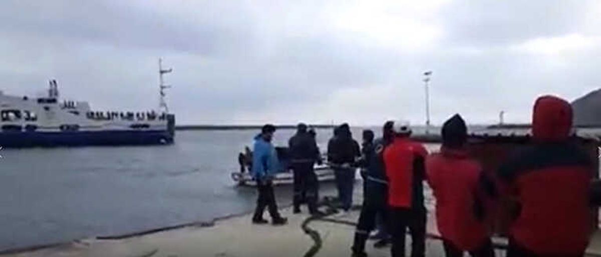 Teknik Sorun Yaşanan Yolcu Gemisi Halatla Çekilerek İskeleye Yanaştırıldı