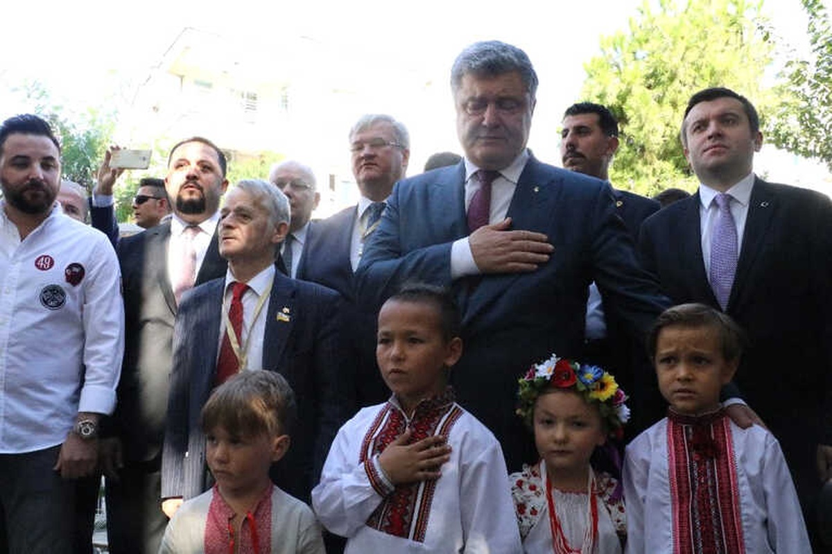 Ukrayna Cumhurbaşkanı Poroşenko\'ya Geleneksel Karşılama