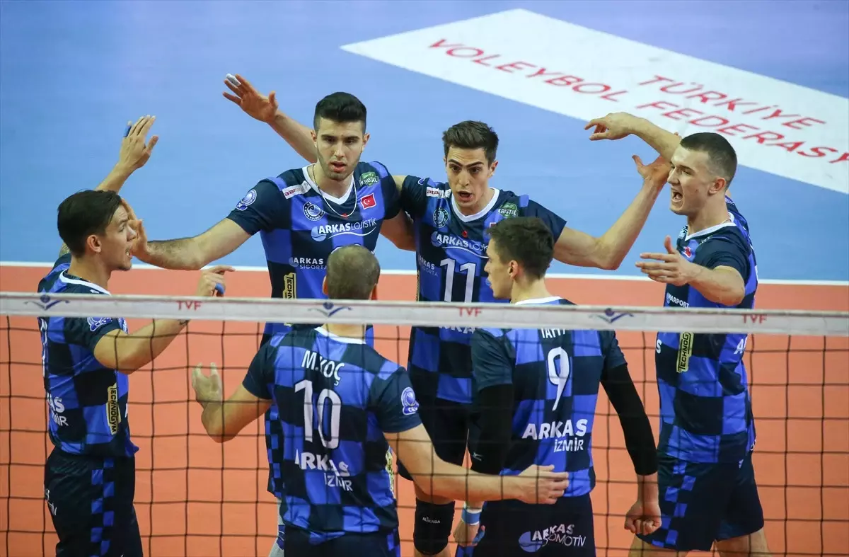 Voleybol: Efeler Ligi