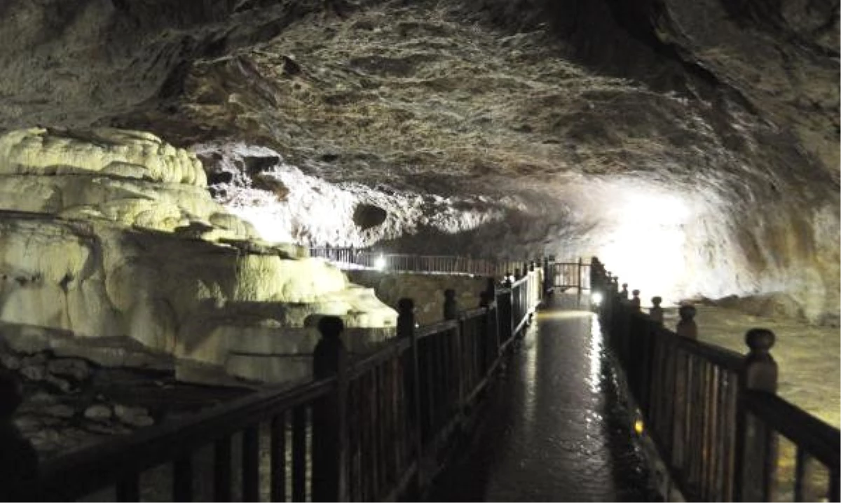 Yer Altındaki Gizli Pamukkale\' Kaklık Mağarası