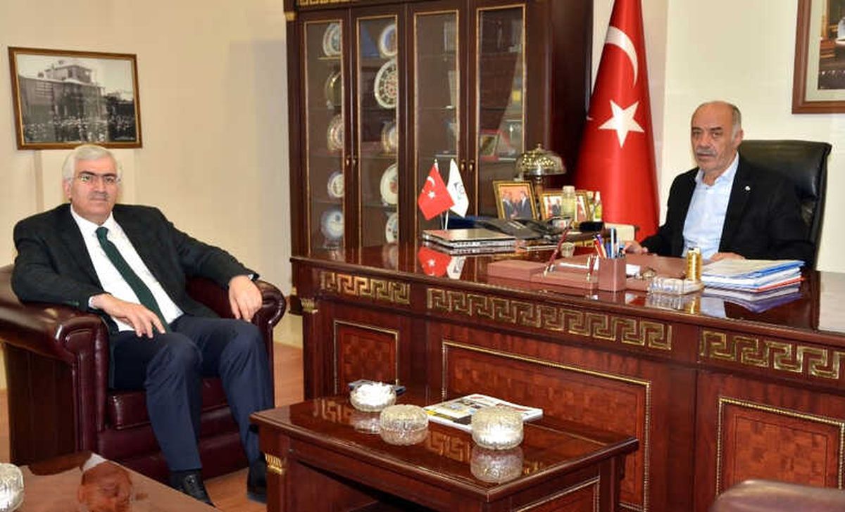 AK Parti İl Başkanı Öz\'den, Başkan Yücelik\'e Ziyaret