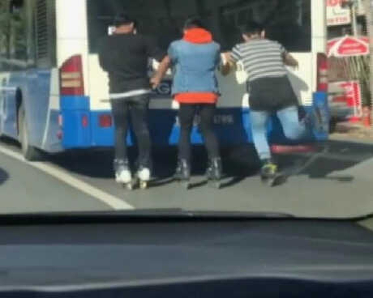 Ankara\'da Patenli Gençlerin Trafikte Yaptıkları \'Pes\' Dedirtti