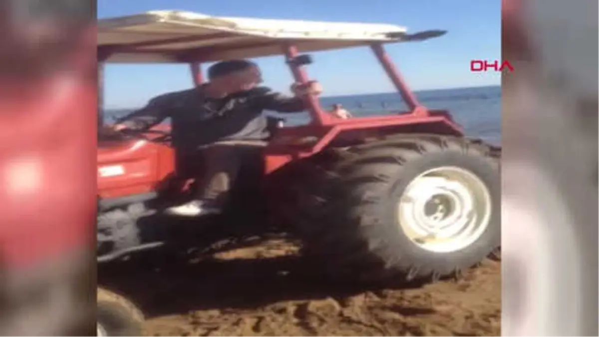 Antalya Kıyıya Vuran Tekne, Traktör ve Atv ile Kurtarıldı, Turistler O Anları İzledi