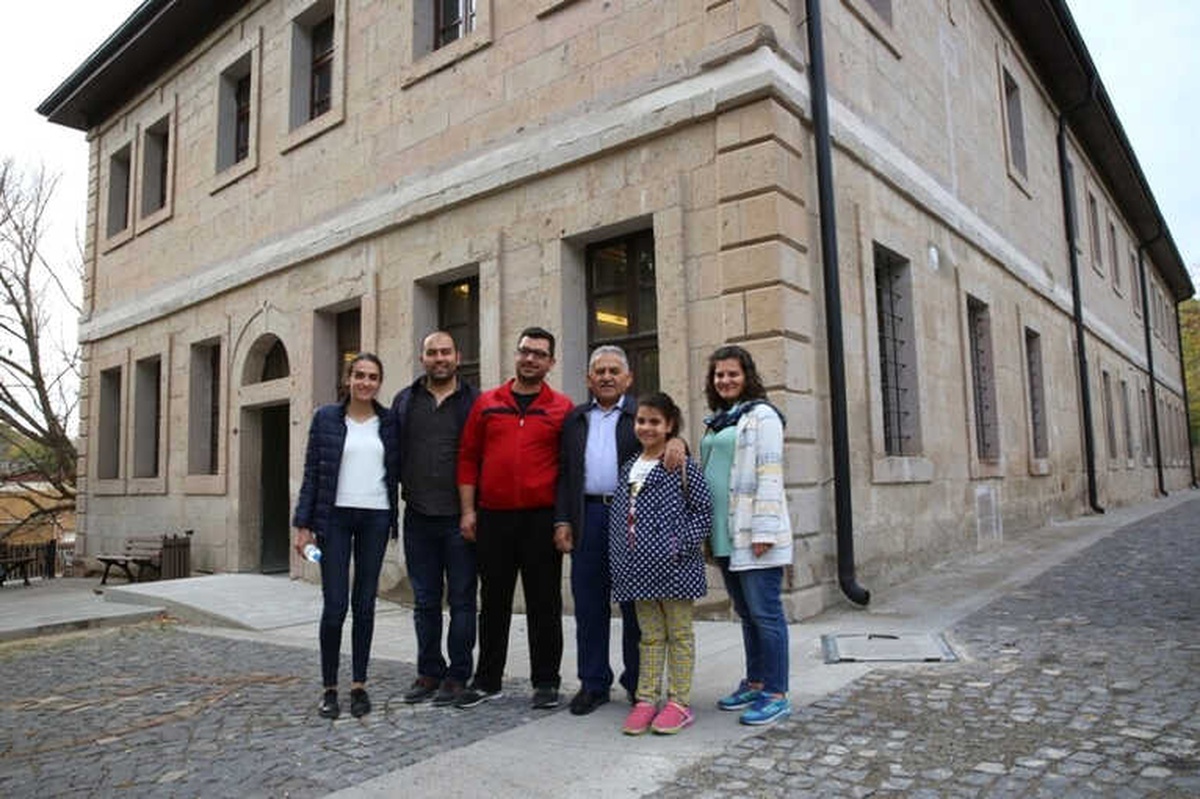 Başkan Memduh Büyükkılıç, Gesi İlkokulu ve Çevre Düzenleme Çalışma Alanında