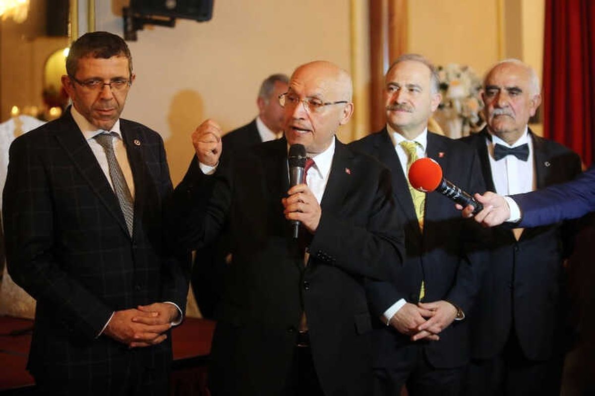 Başkan Yaşar, \'Yıla Değer Katan\' Ödülünü Aldı