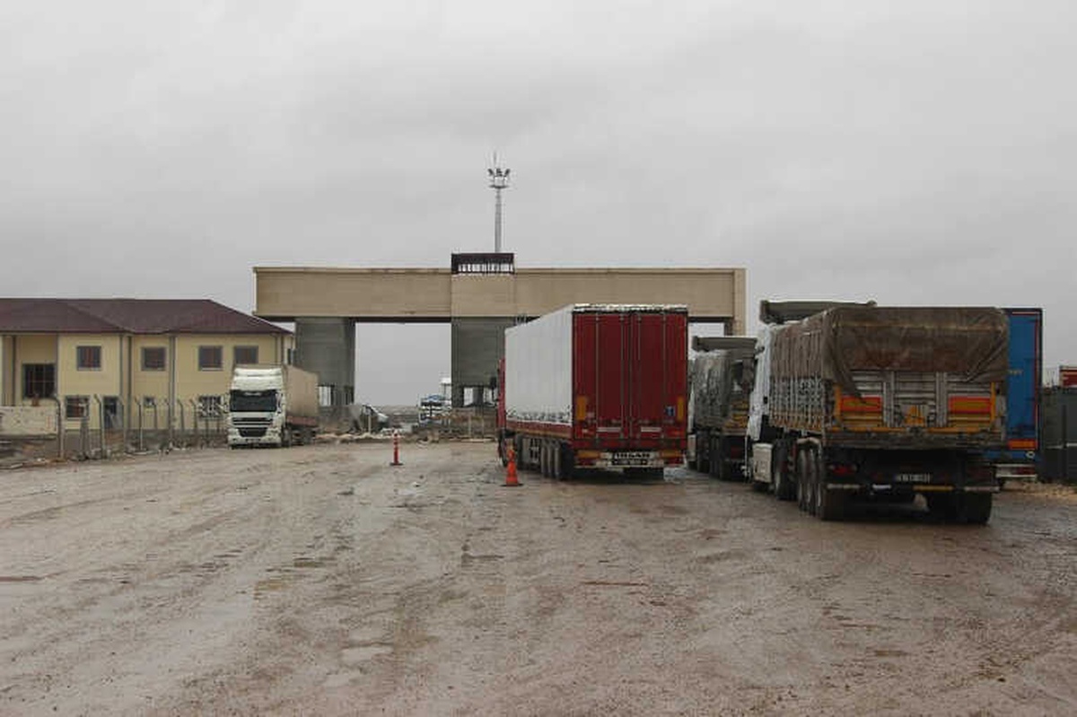Çobanbey Sınır Kapısı\'nın Kapatılması Sürücüleri Zor Durumda Bıraktı