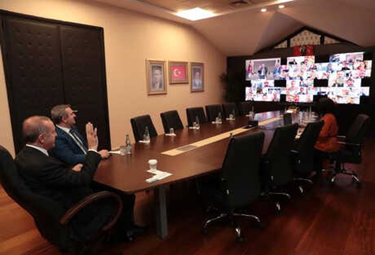 Cumhurbaşkanı Erdoğan İlçe Başkanlarıyla Telekonferans Yoluyla Görüştü