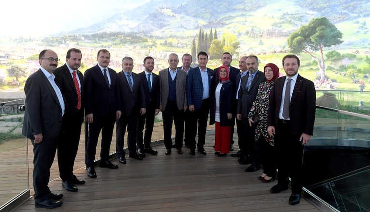 Dündar Vizyon Projelerini Milletvekillerine Anlattı