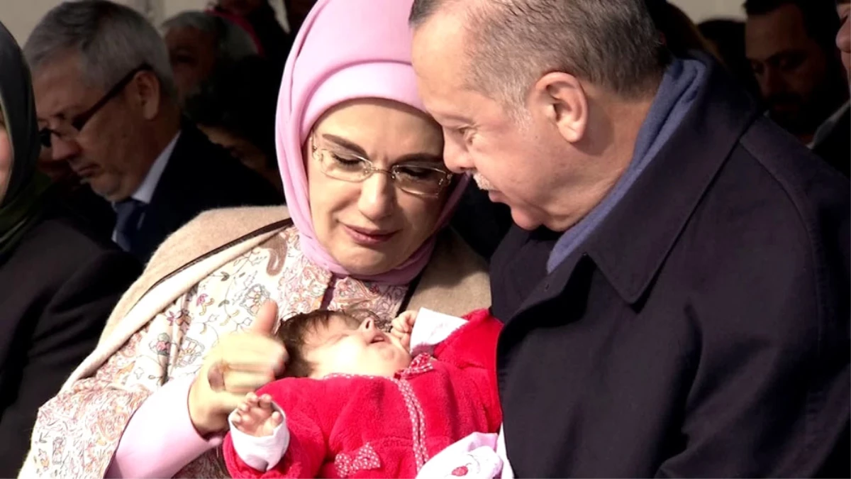Erdoğan Çiftinin Bebek Sevgisi