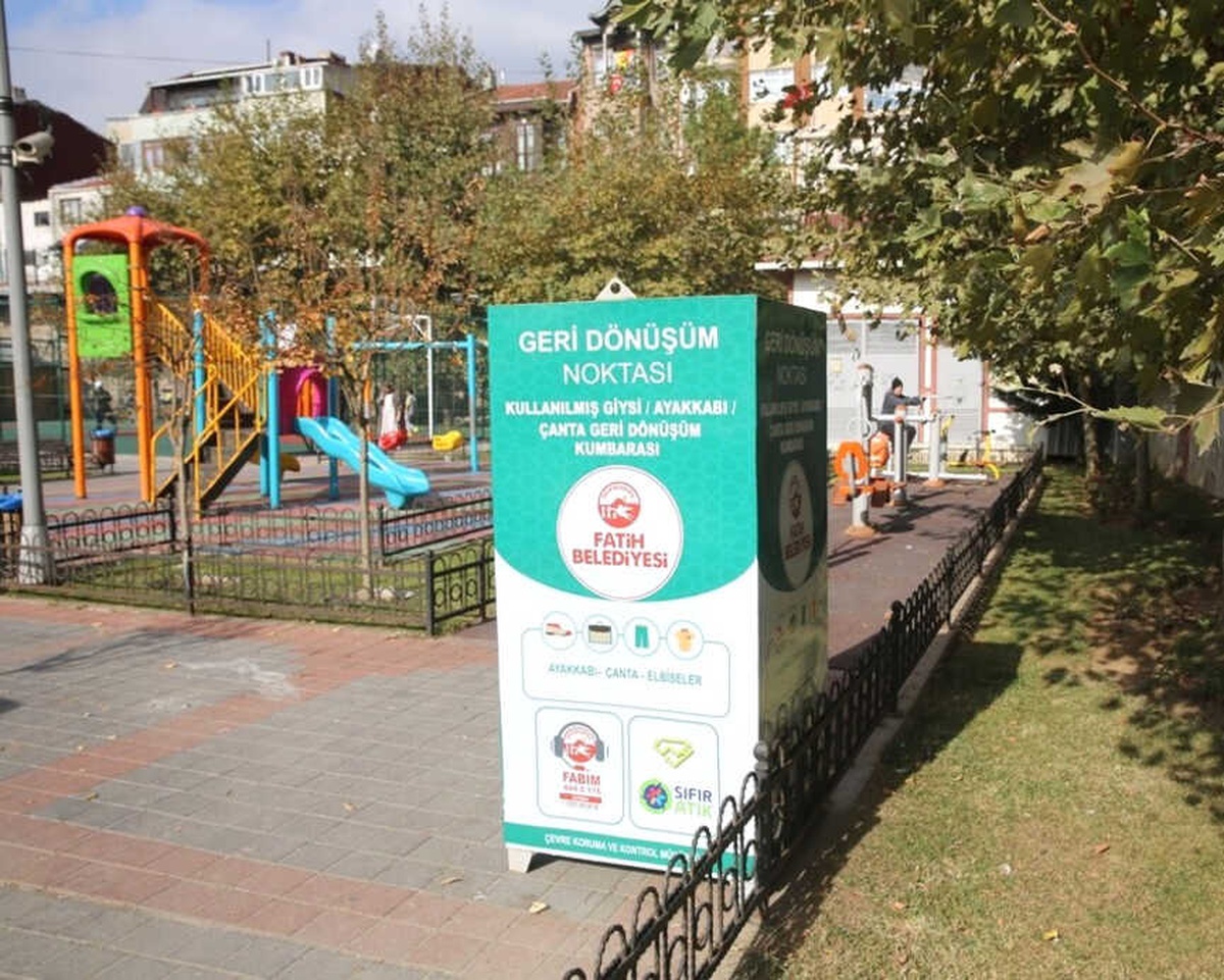 Fatih\'te İkinci El Kıyafetler İhtiyaç Sahiplerine Ulaştırılıyor