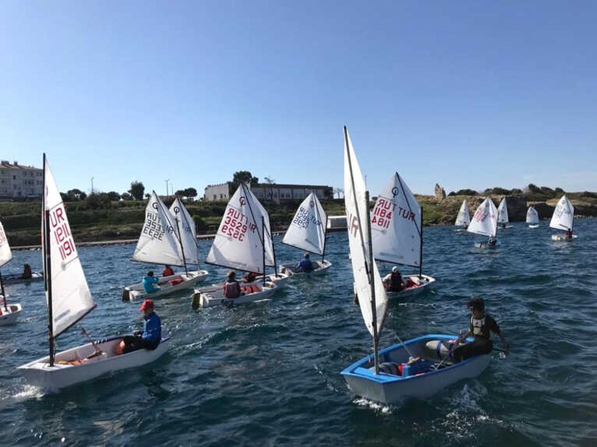 Foça\'daki Yelken Yarışlarından Kıyasıya Mücadele