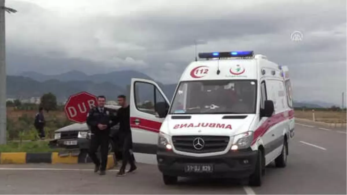 İki Otomobil Çarpıştı: 2 Yaralı