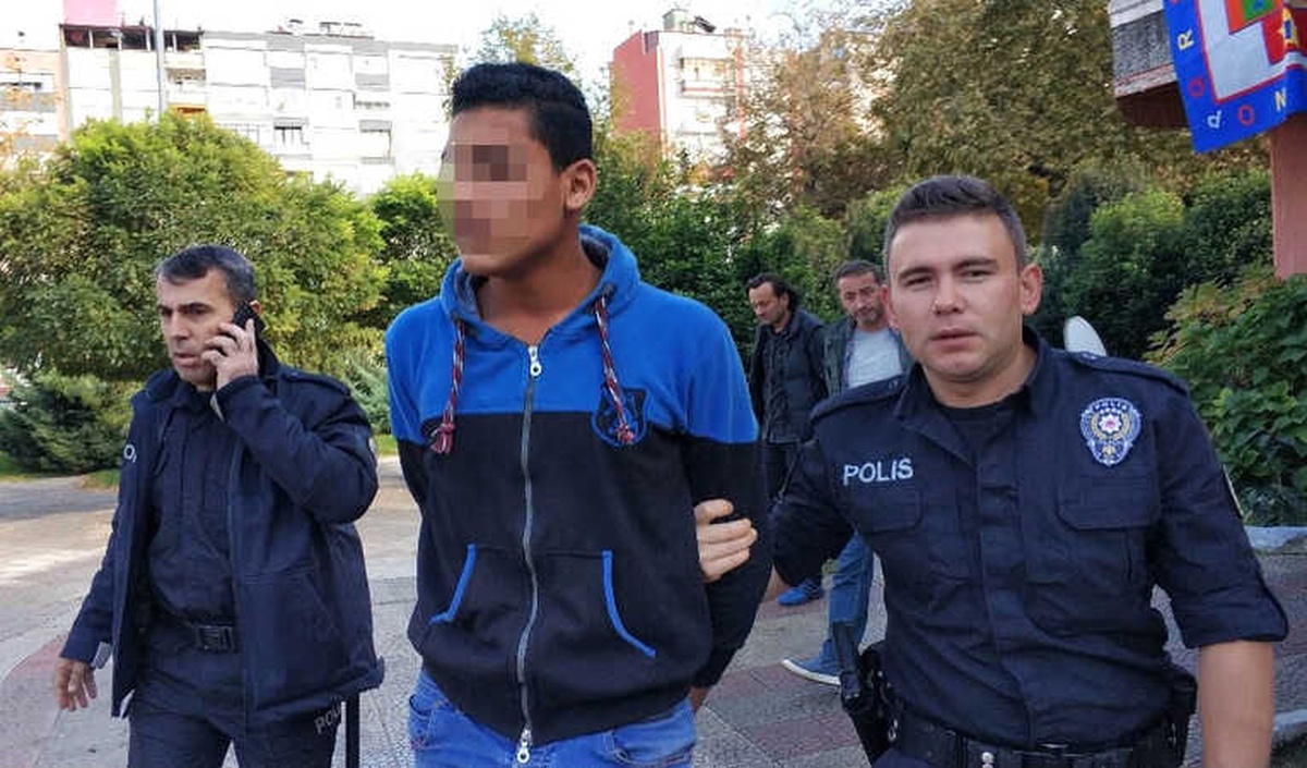 Iraklı Kadın, Parkta Karşılaştığı Mısırlı Tacizcisini Yakalattı