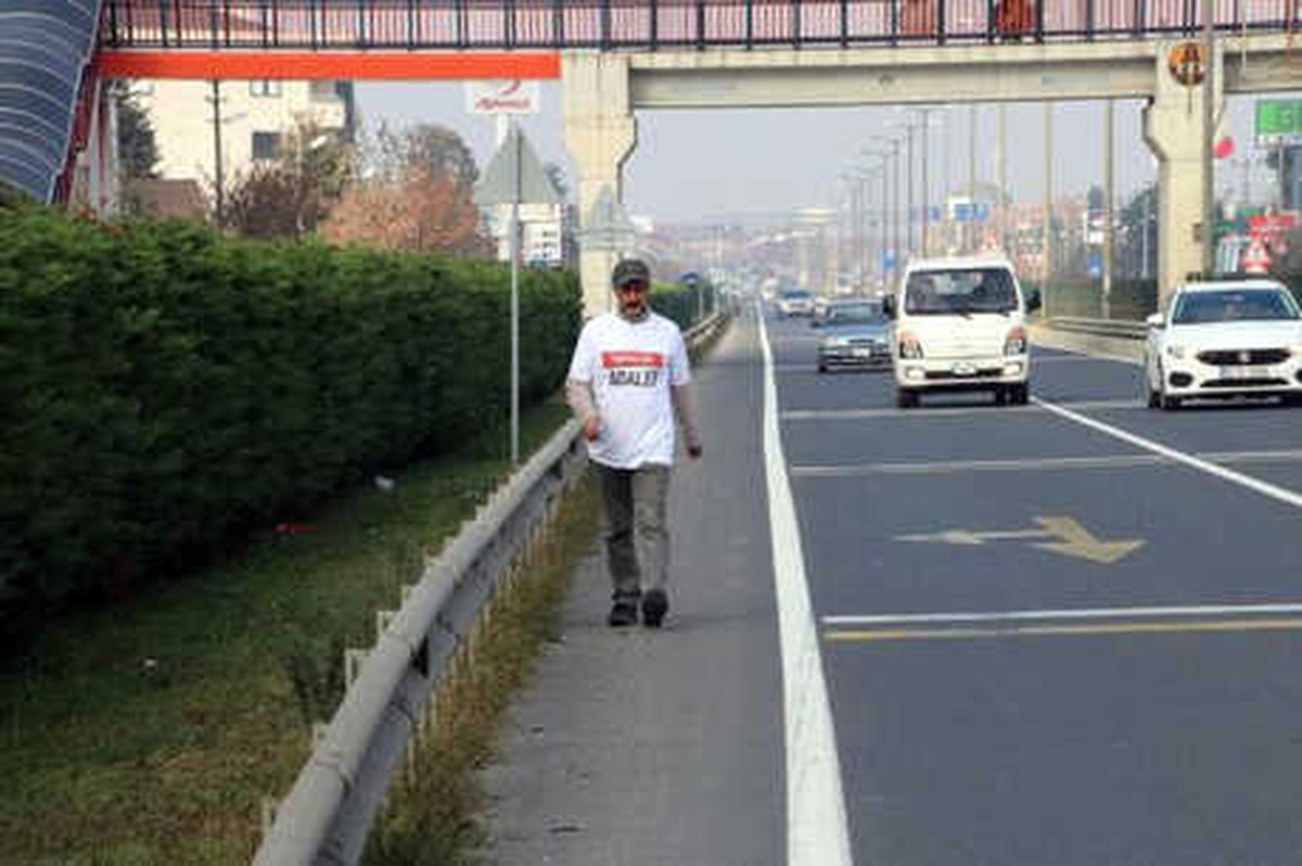 İstanbul\'dan CHP Genel Merkezi\'ne Yürüyen Yerel Gazeteci Düzce\'ye Ulaştı