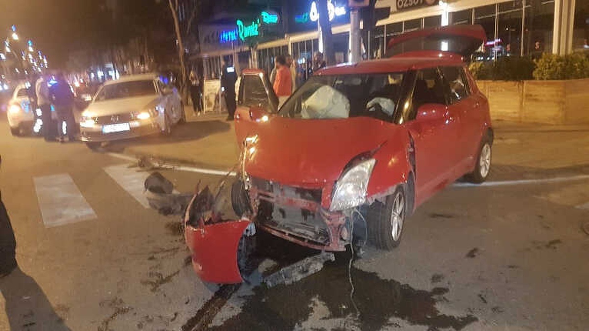 Manavgat\'ta Trafik Kazası: 3 Yaralı