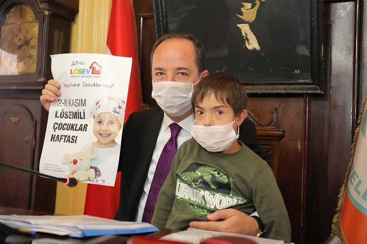 Maske Takarak Lösemiye Dikkat Çektiler
