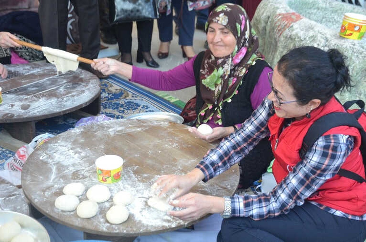 Müze Ziyaretçilerine Sıcak Yufka İkramı