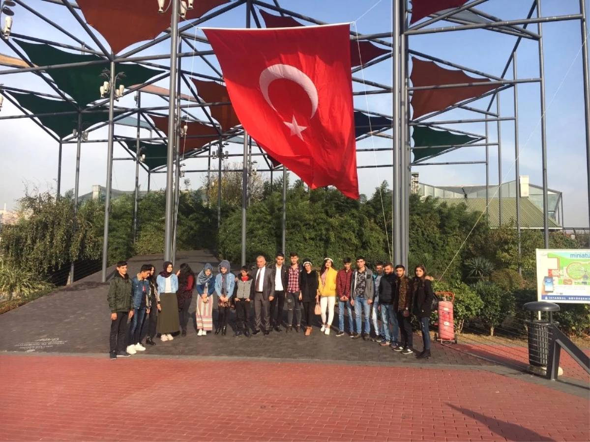 Nusaybinli Şehit ve Gazi Yakını Öğrenciler İçin İstanbul Gezisi