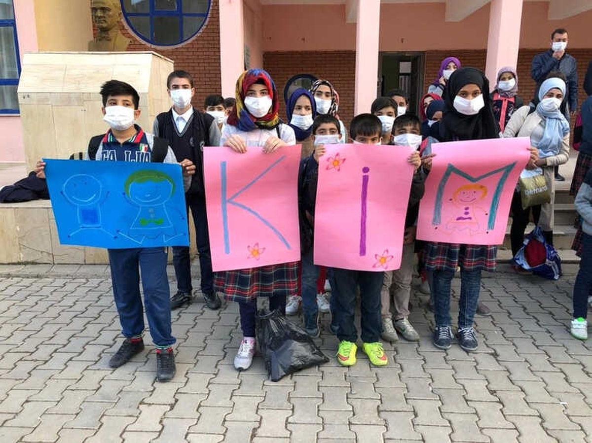 Öğrenciler, Lösemi\'ye Dikkat Çekmek İçin Maske Taktı