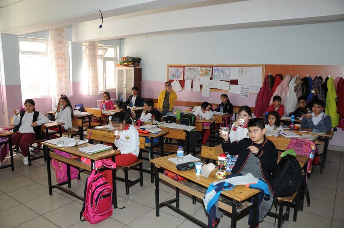 Öğrenciler "Sağlık İçin Su İçme" Etkinliği Düzenledi