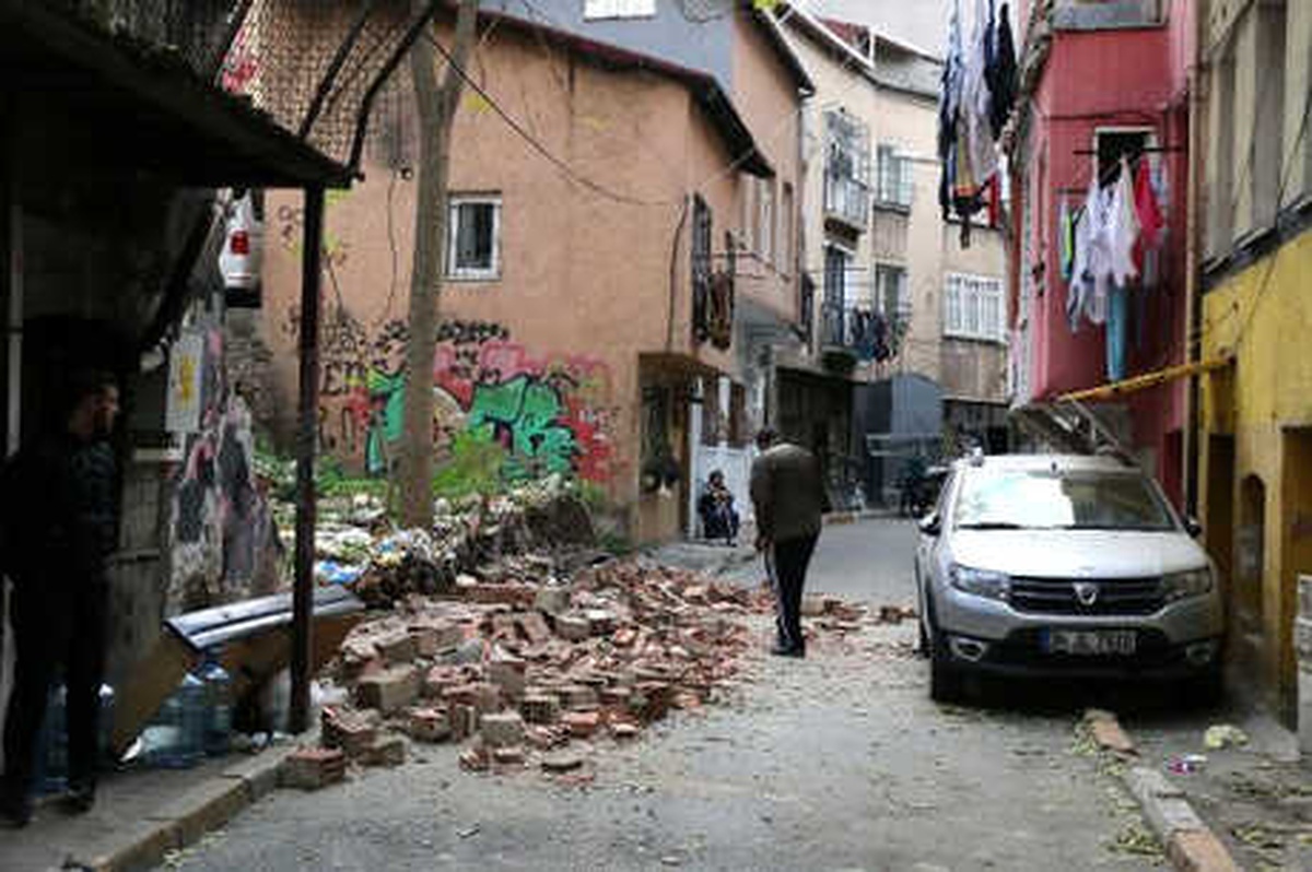 Oyun Oynarken Duvarın Altında Kalan Çocuk Yaralandı
