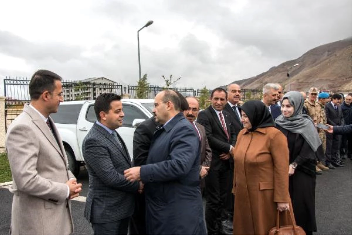 Trabzon Valiliği\'ne Atanan Ustaoğlu, Bitlis\'ten Uğurlandı