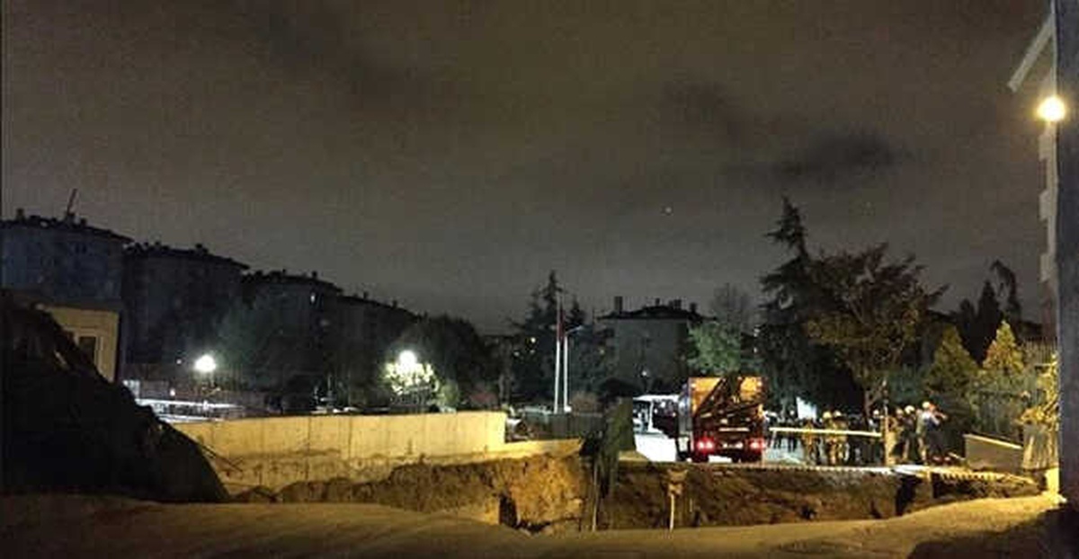 Ümraniye\'de Göçük Altında Kalan Görevlilerden Birinin Cesedine Ulaşıldı
