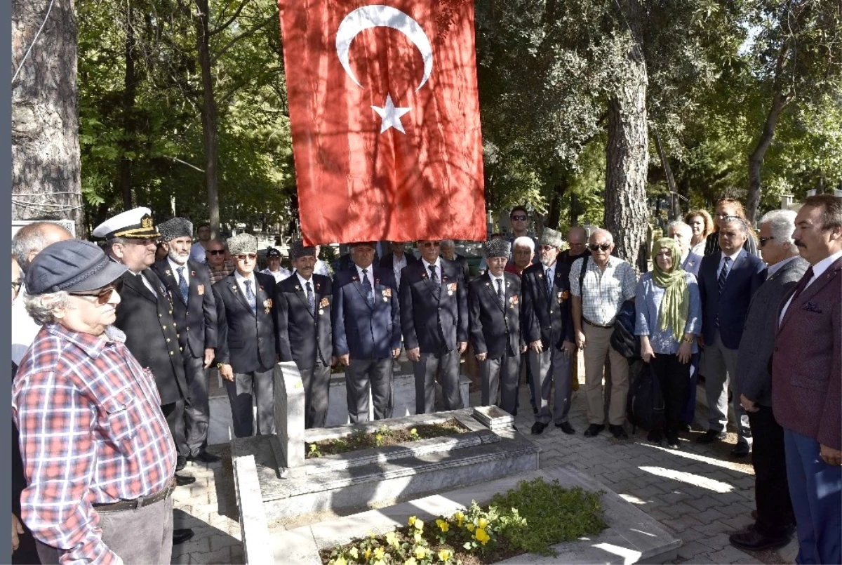 Yüzbaşı Aker Mezarı Başında Anıldı