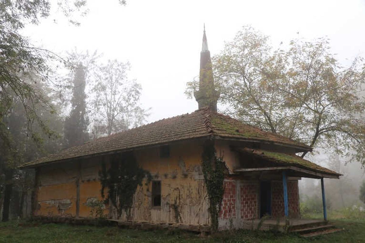 670 Yıllık Camide Define Aradılar