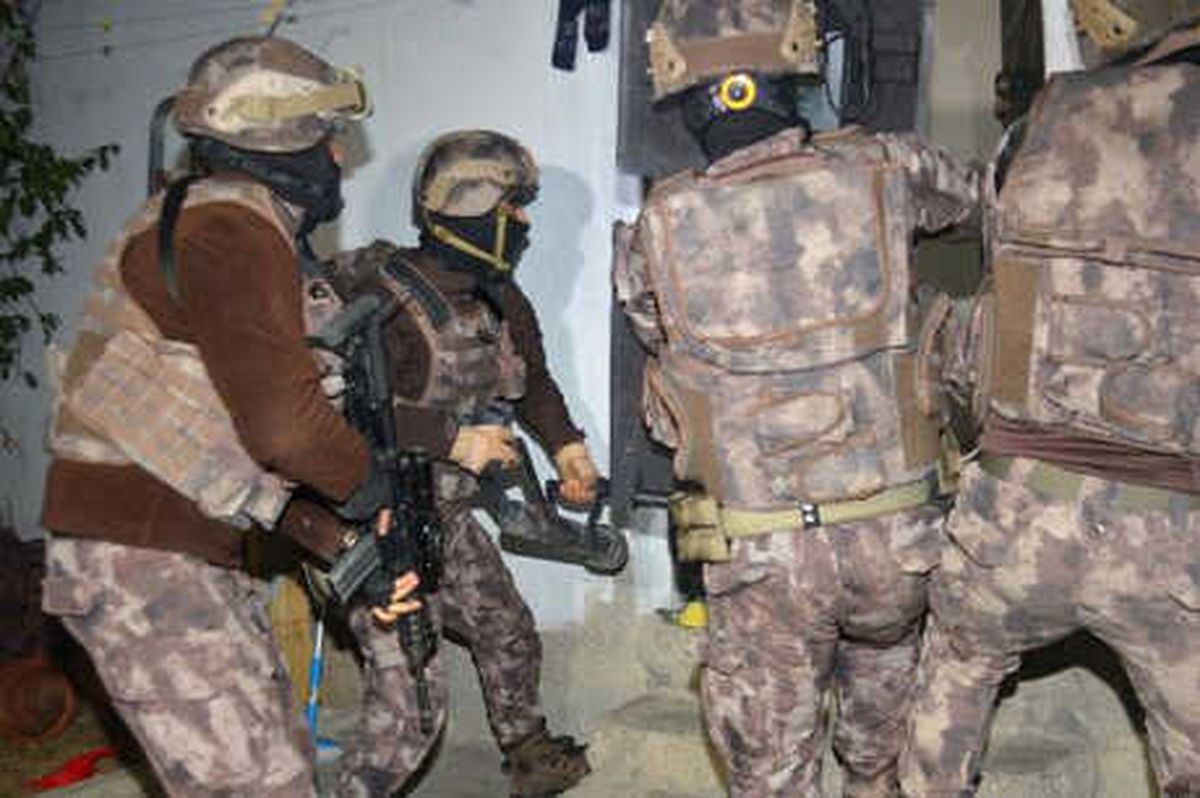Adana\'da 350 Polis ile Narkotik Operasyonu: 25 Gözaltı