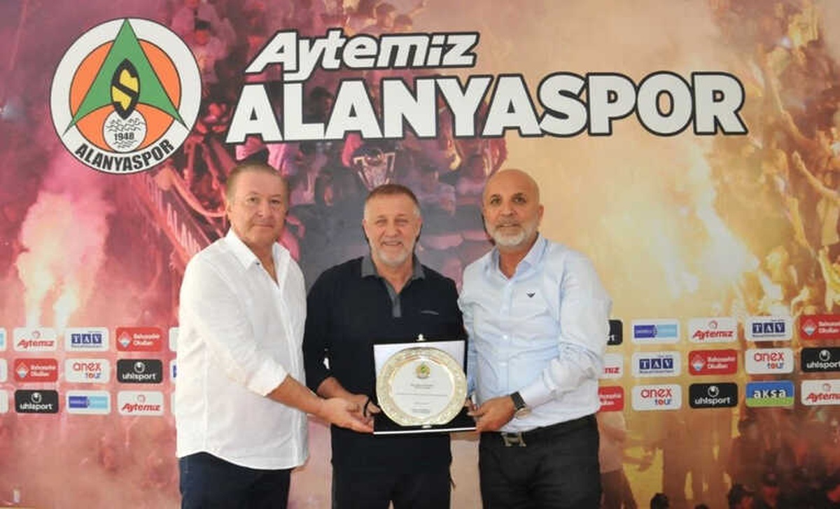 Alanyaspor, Mesut Mesut Bakkal ile Yollarını Ayırdı