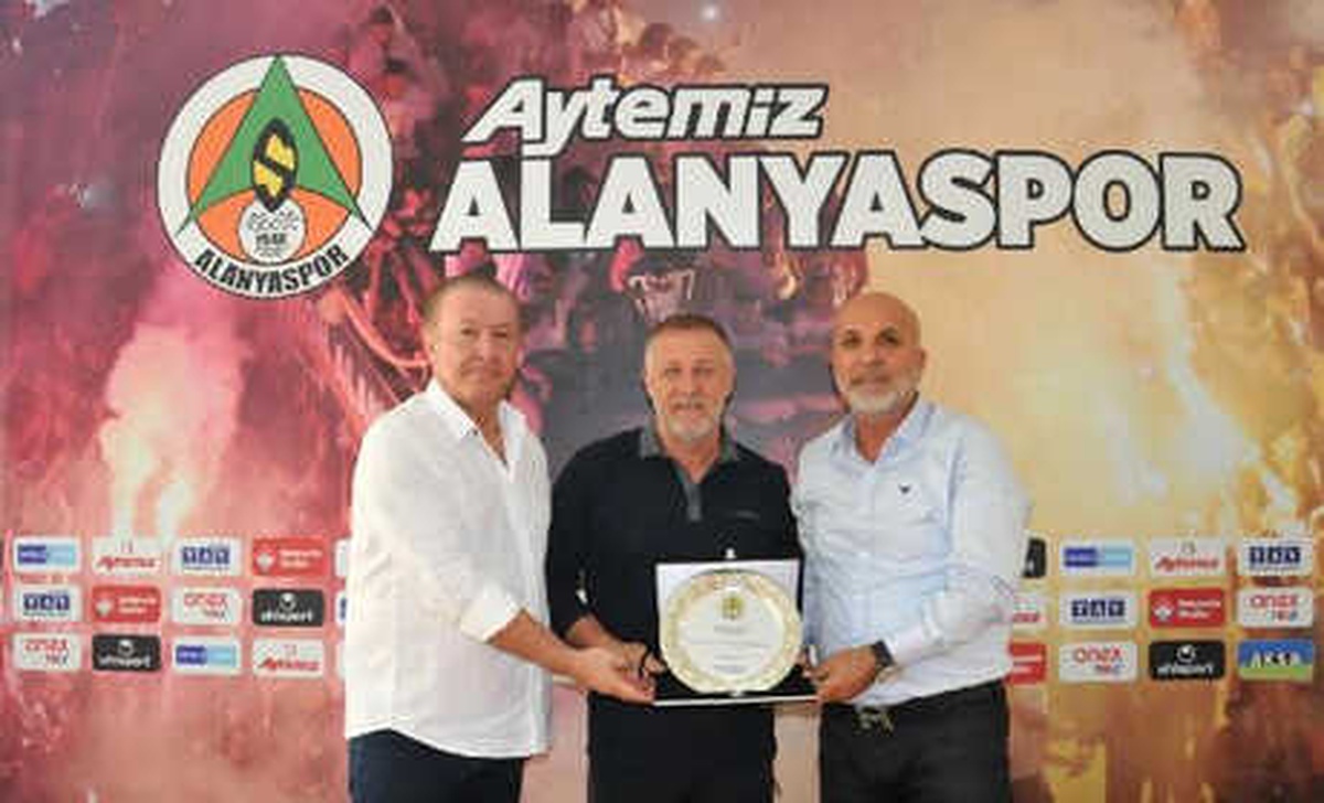Aytemiz Alanyaspor, Mesut Bakkal Ayrılığını Açıkladı