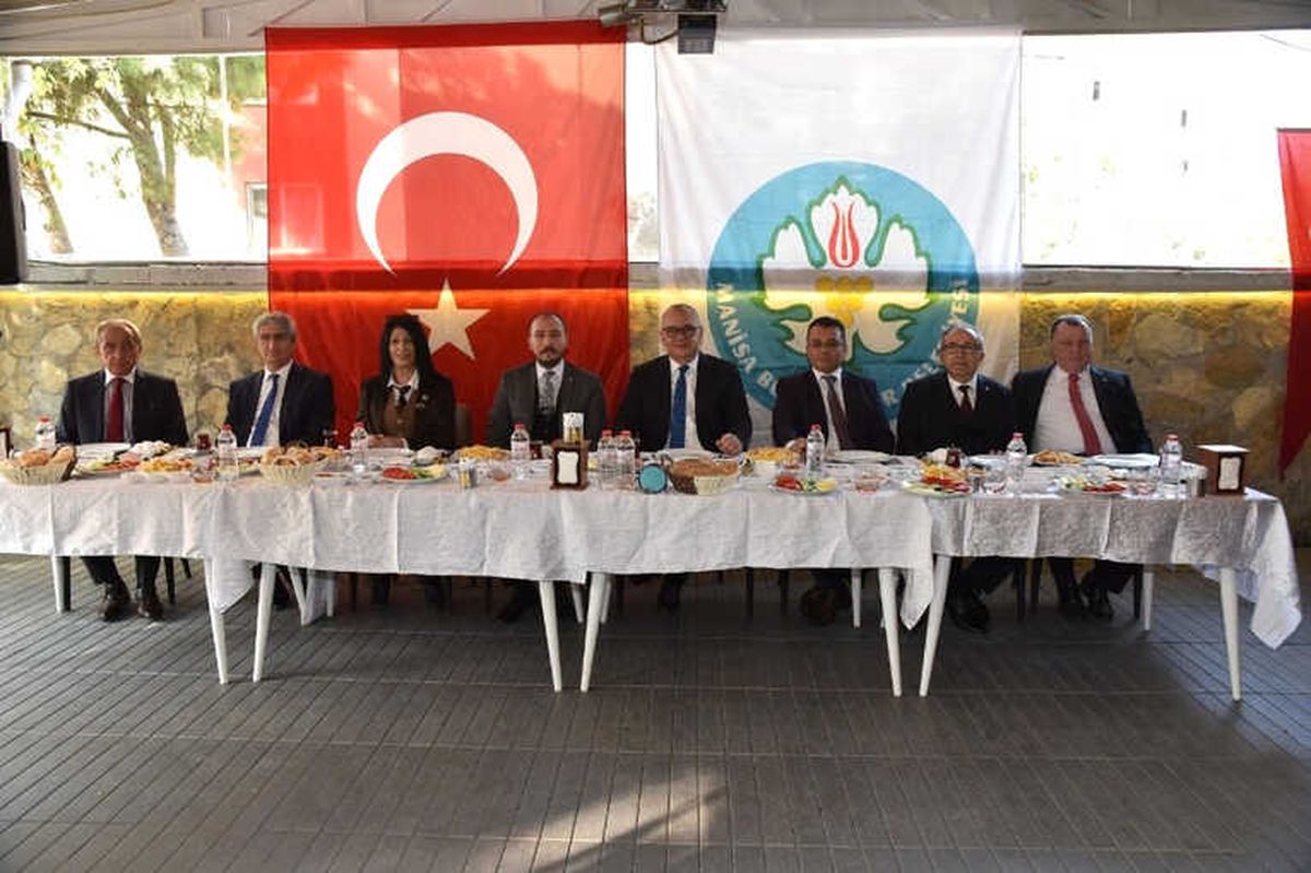 Başkan Ergün Yunusemre İlçe Muhtarlarıyla Buluştu