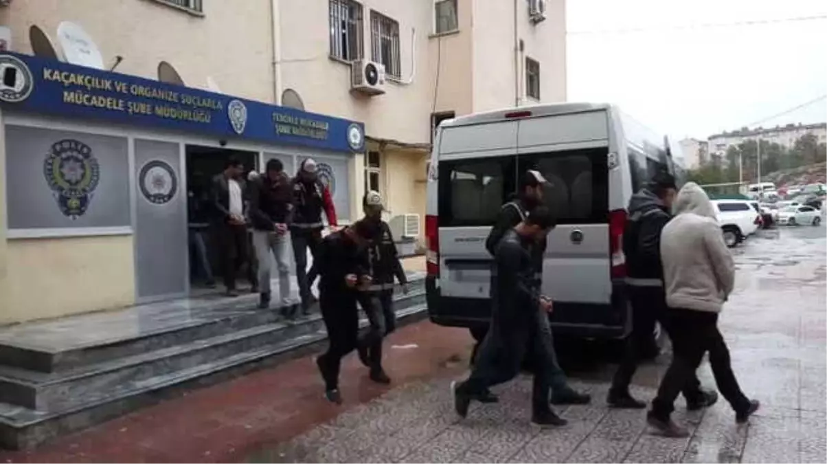 Başkasının Yerine KPSS\'ye Girmeye Çalışan 13 Kişi Tutuklandı
