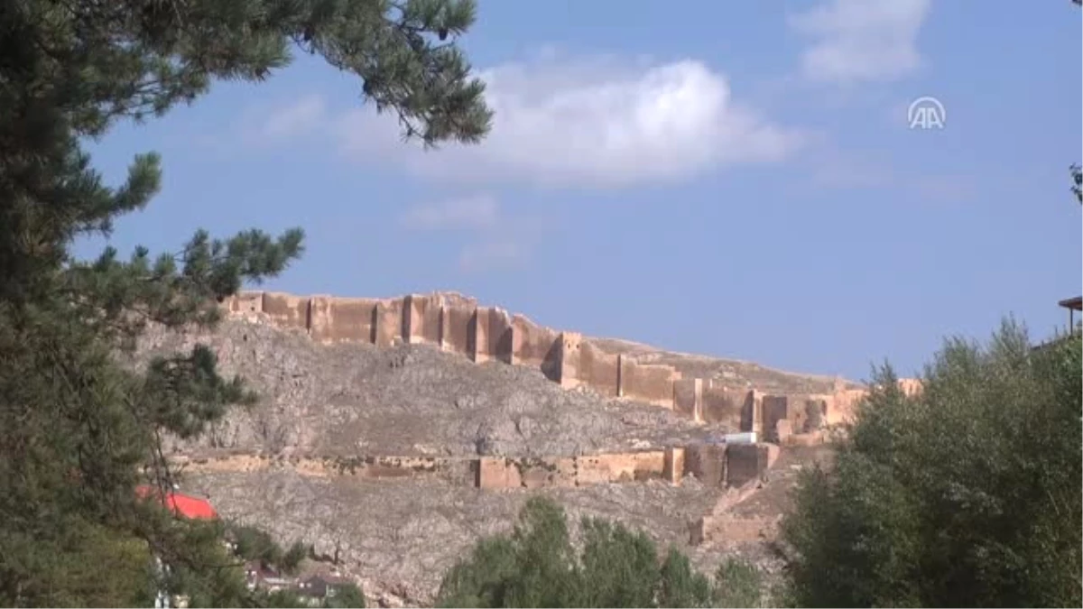 Bayburt Kalesi\'nde Tarih Gün Yüzüne Çıkıyor