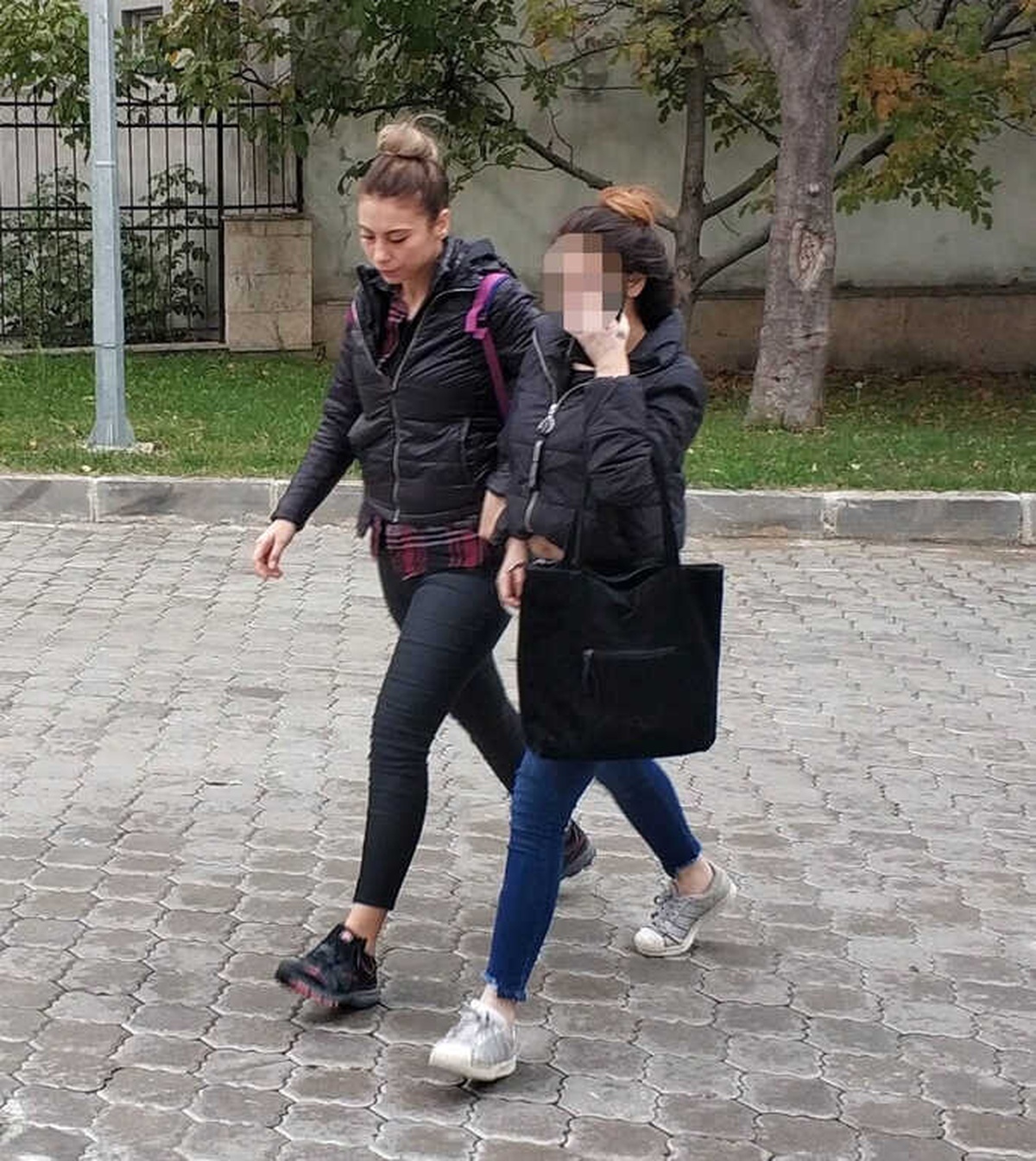 Bıçakla Yaralama Olayı Zanlısı 17 Yaşındaki Kız Yakalandı