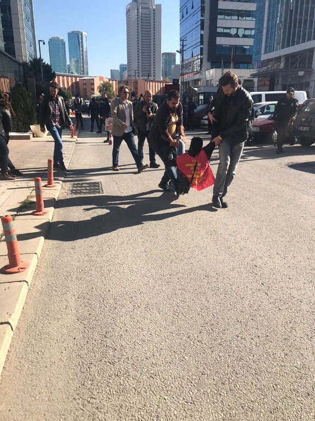 CHP Genel Merkezi Önündeki Eylemciler Gözaltına Alındı