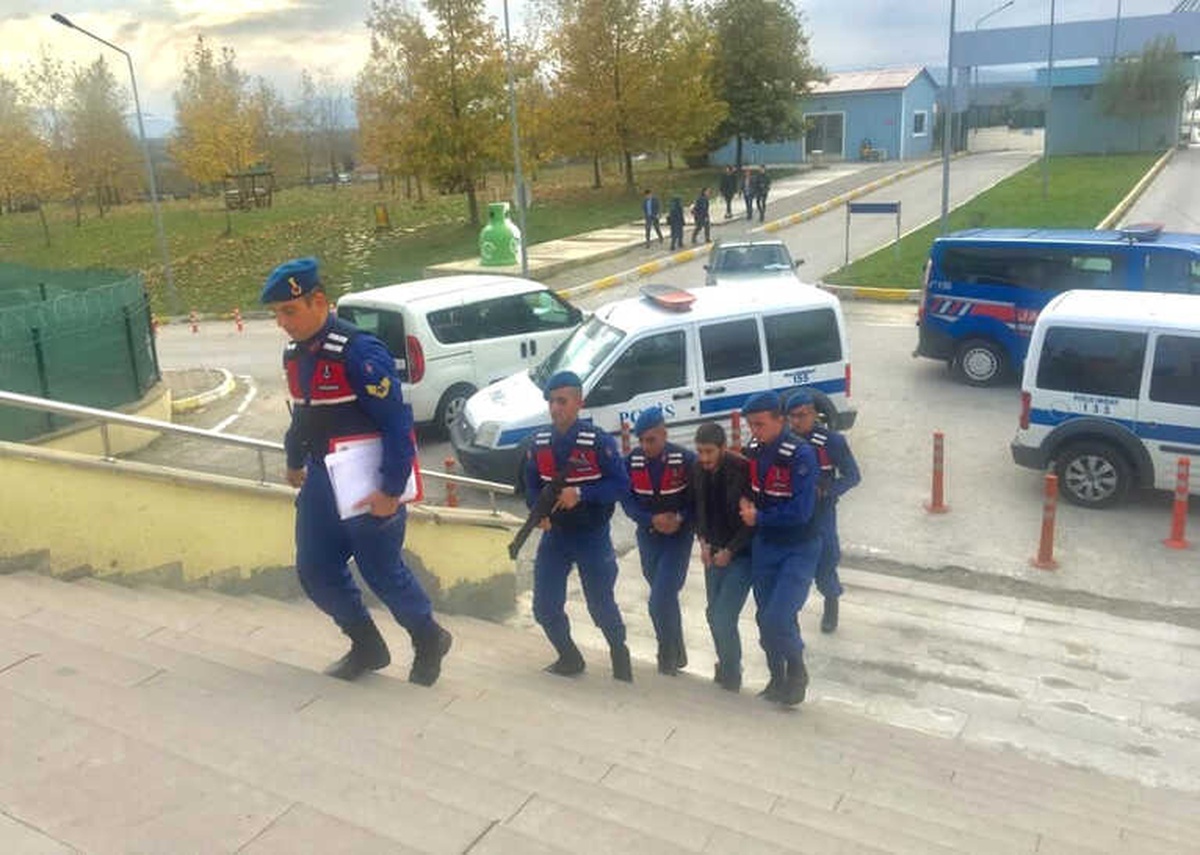Darp Ettikleri Akaryakıt İstasyon Görevlisini Bıçakladı