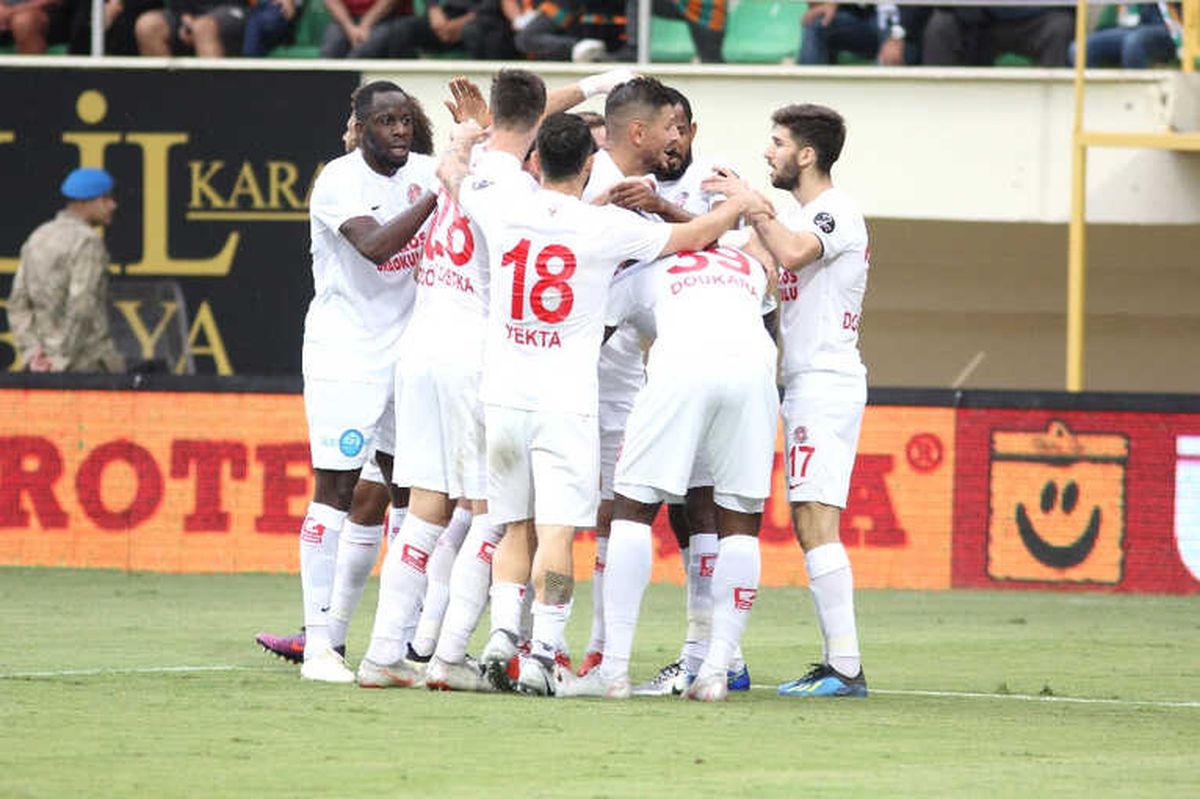 Deplasmanın Lideri Antalyaspor