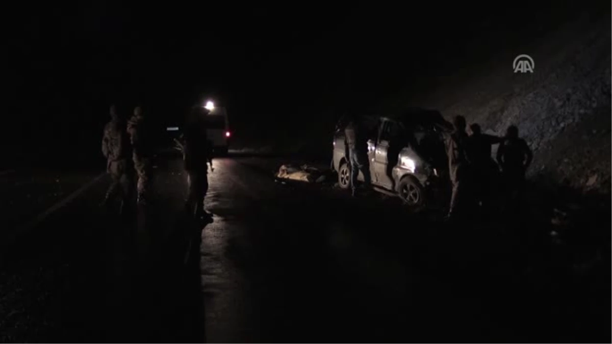 Düzensiz Göçmenleri Taşıyan Minibüs Şarampole Yuvarlandı - 5 Ölü, 16 Yaralı