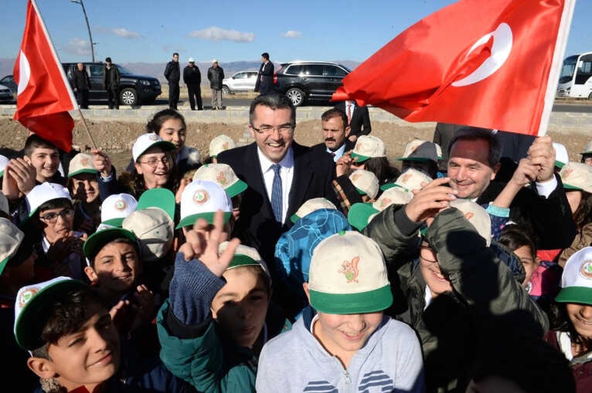 Erzurum\'da 600 Fidan Toprakla Buluştu
