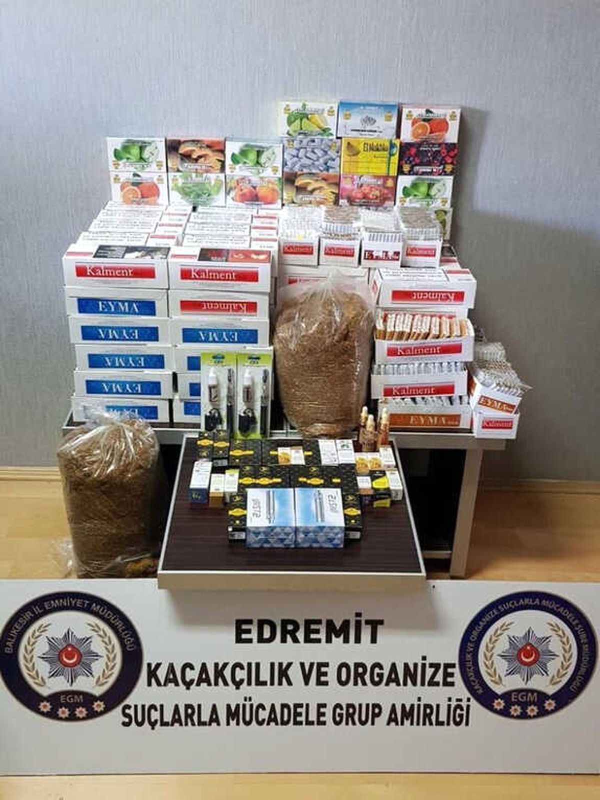 Evrak Kontrolü İçin Gidilen İş Yerinde Kaçak Tütün ve Makaron Ele Geçirildi