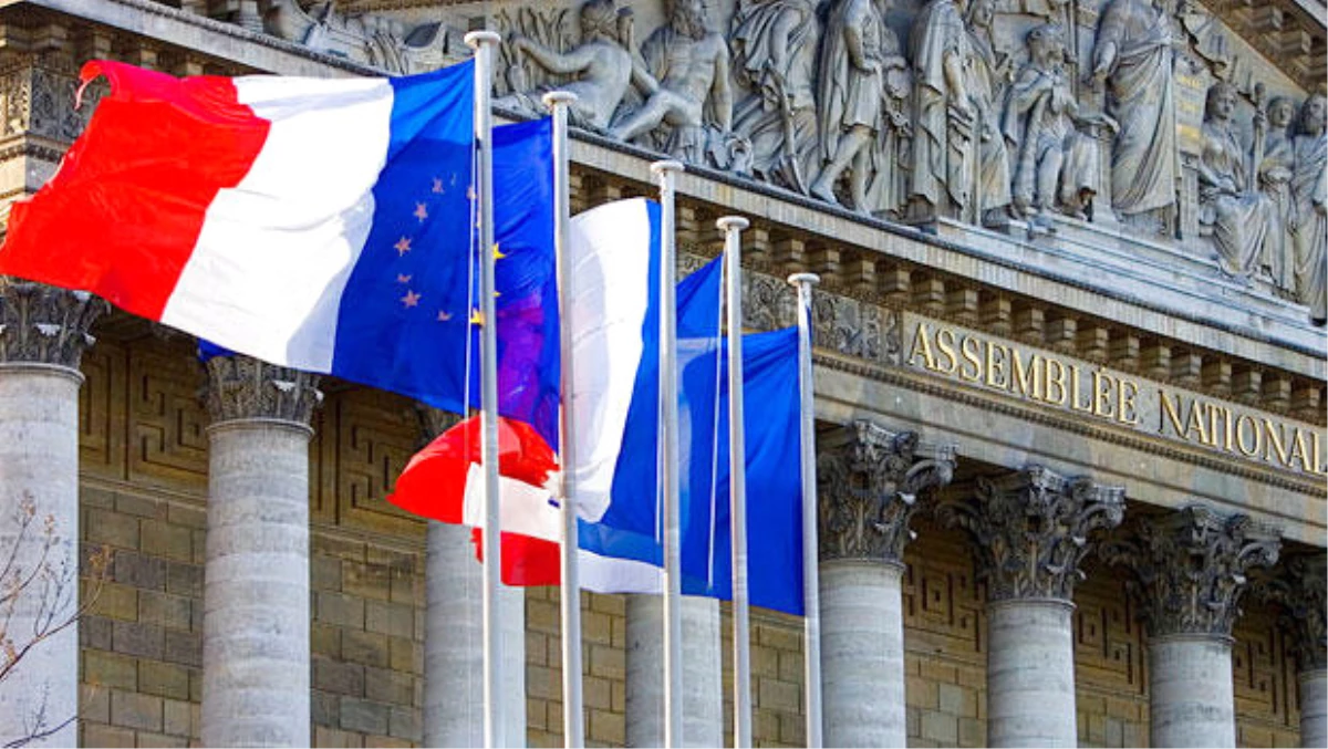 Fransa Camileri Denetlemek İçin 113 Yıllık Yasayı Değiştiriyor