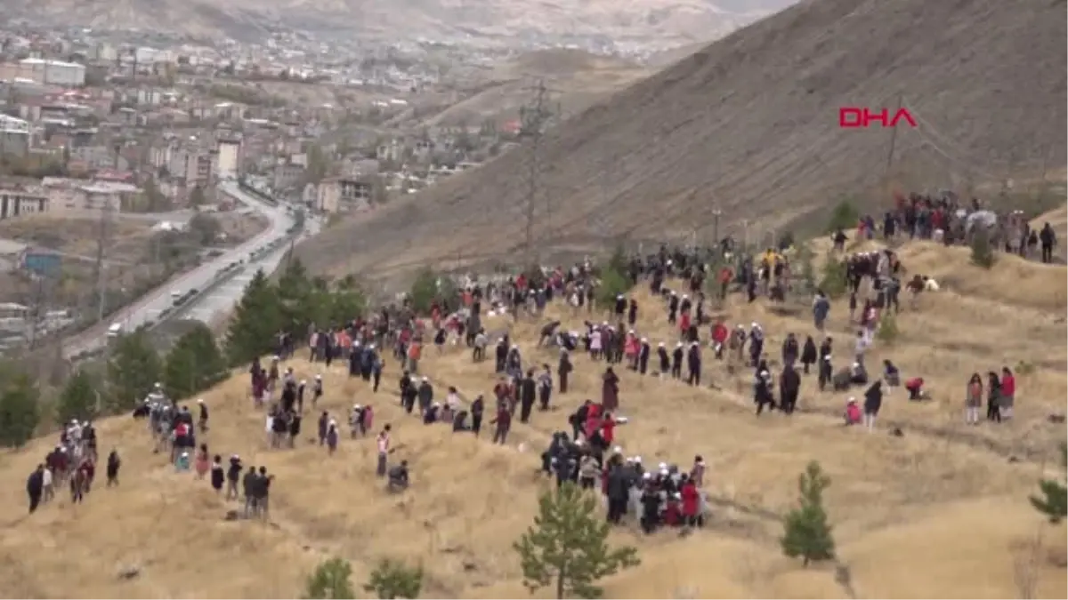 Hakkari\'nin Yeni Valisi, Öğrencilerle Fidan Dikti