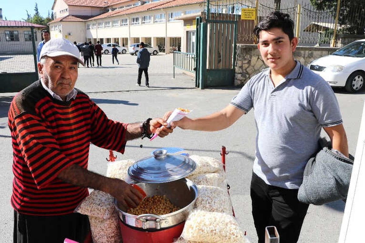 Haşlanmış Nohut Satarak 3 Katlı Ev Yaptırdı, 6 Çocuk Büyüttü