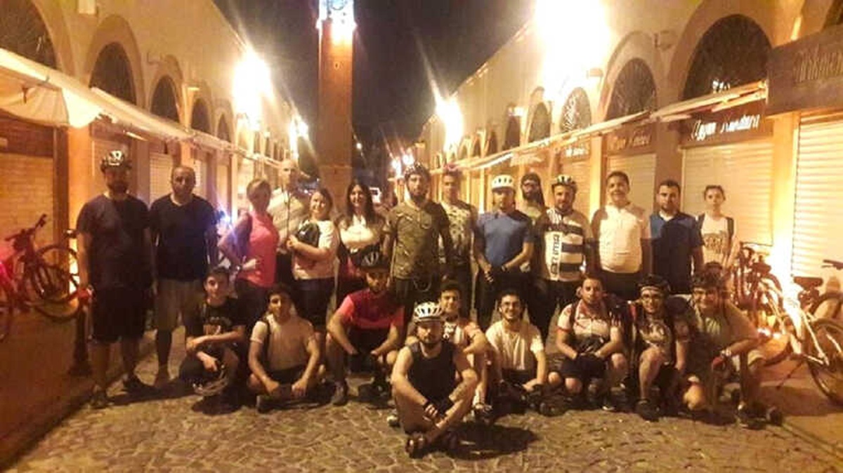Her Çarşamba Akşamı Adana Sokaklarında Pedal Çeviriyorlar