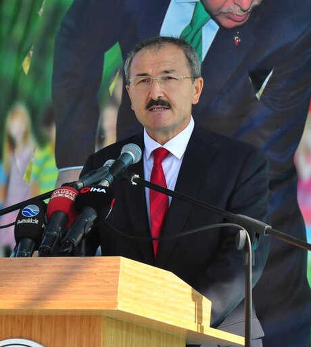İzmir\'de 2 Bin Öğrenci Adına Fidan Dikildi