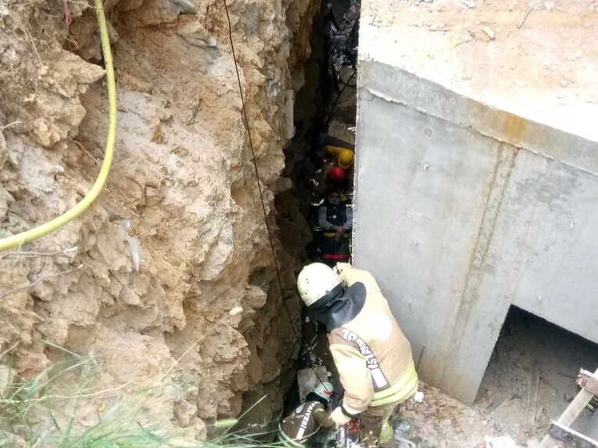 Kadıköy\'de İnşaat Çukuruna Düşen İşçiye Kurtarma Operasyonu